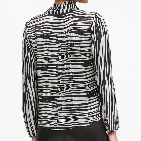 Banana Republic NWT Zebra Print Mock Neck Tie Ling Sleeve Blouse Size XS - Picture 2 of 12